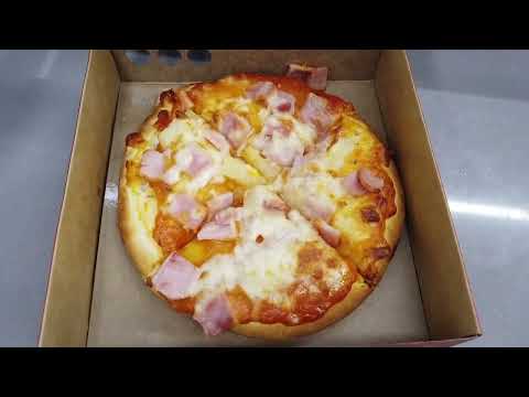 Ready to Eat 7 Eleven Pizza in Thailand