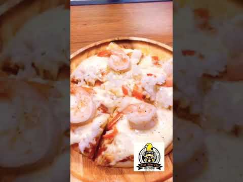 Tropical seafood pizza : EAT EM UP HOUSE Prachinburi Thailand