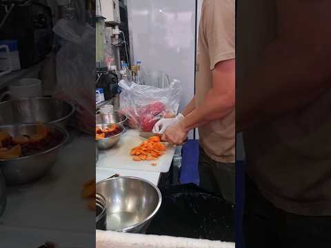 Lefthand cutting carrot like machine !!!! Very fast & skilled #bangkok #thailand #ตลาด #태국여행 #태국음식