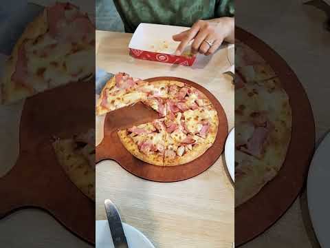 Pizza at Pizza Hut Surin Thailand #shorts #pizza #pizzahut #asmr