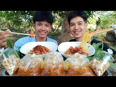 ก๋วยเตี๋ยวต้มยำรสเข้มข้น ปรุงให้นัวๆกินแบบอิ่มๆ.